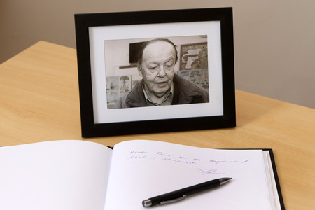 ŽALNA KNJIGA EDVARD LENARČIČ 02 FOTO LJUBO VUKELIČ