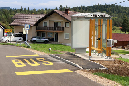 HRUŠKARJE  AVTOBUSNO POSTAJALIŠČE NOVI NADSTREŠEK 03 FOTO LJUBO VUKELIČ