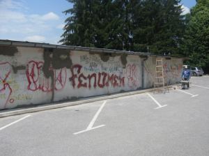 Barvanje zunanjih sten kegljišča v Cerknici - Vir: Občina Cerknica Datum: 05.08.2013