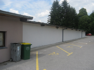 Barvanje zunanjih sten kegljišča v Cerknici - Vir: Občina Cerknica Datum: 05.08.2013