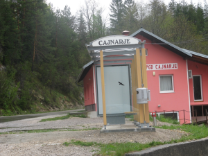 POSTAVITEV NOVEGA AVTOBUSNEGA POSTAJALIŠČA V VASI CAJNARJE