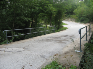  BARVANJE OGRAJE-CESTA KREMENCA